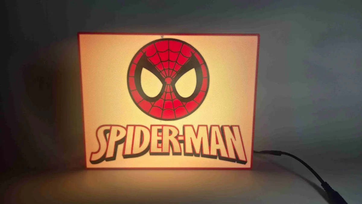 Lampe DEL murale imprimée en 3D représentant un logo de super-héros